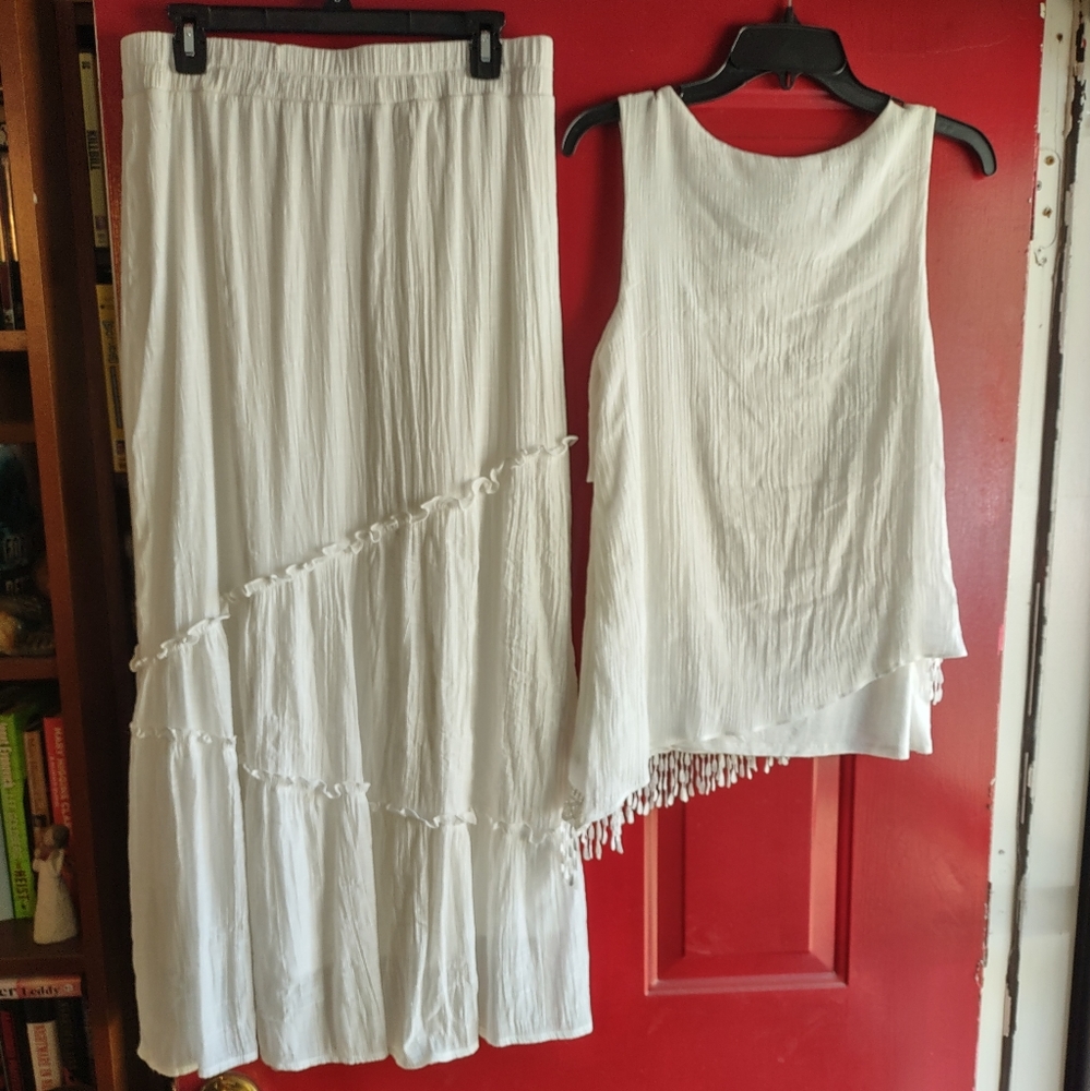 White gauze skirt and a white gauze sleeveless top - Picture 2 of 3